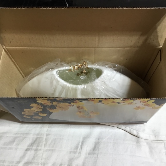 Christopher Stuart Bone China vase, NIB, classic decor item - Picture 2 of 4